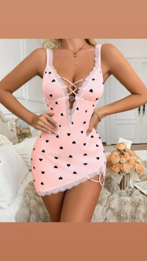 Camisola  com Calcinha Estampa Coração Decote Trançado